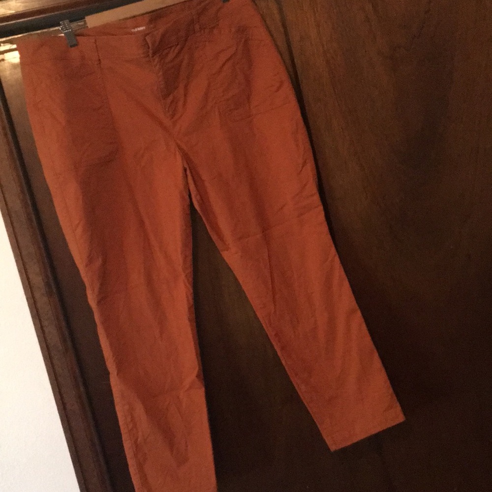 Old navy pixie cut khaki pants